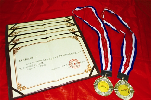4、惠州高中毕业证封面是不是红色：毕业证和学位证封面有颜色规定吗？ 