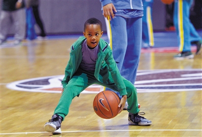 王哲林:梦幻脚步来自大郅 要成为国内最好的球