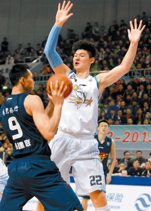 PK易建联,王哲林很凶猛