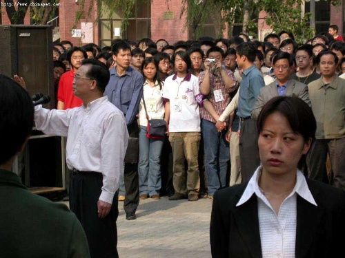 他们钦佩中国女保镖的精明强干