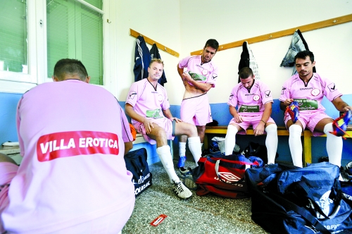 笑贫不笑娼 谁也别装腔