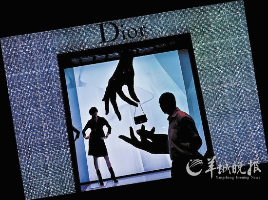 广州奢侈品店悄悄打折去香港不如本地血拼