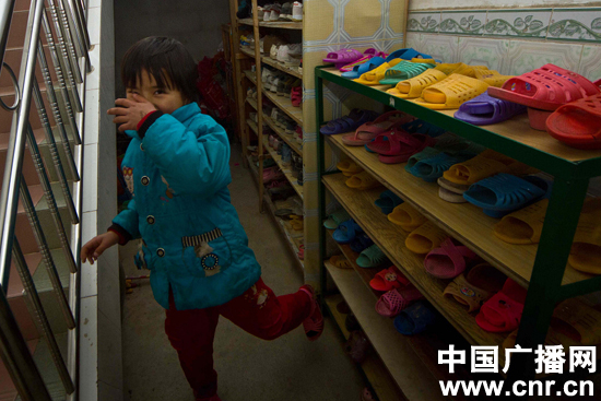 图片故事:韩国男子建孤儿院收养43名中国孩子 已坚持11年