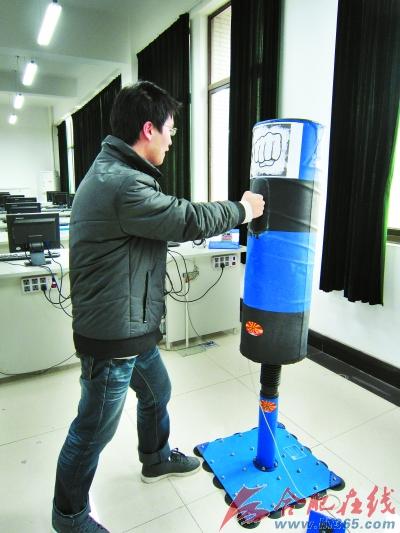 大学生发明智能宣泄沙袋 完善后或将推向市场