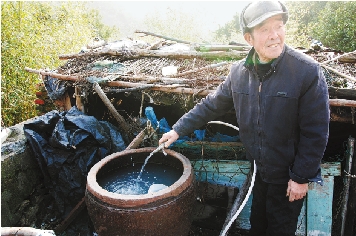 记者探访偏远<em>海岛</em>缺水<em>老人</em> 余官贤盼水来_资讯