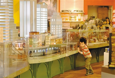 纽约举行火车模型展_资讯频道_凤凰网