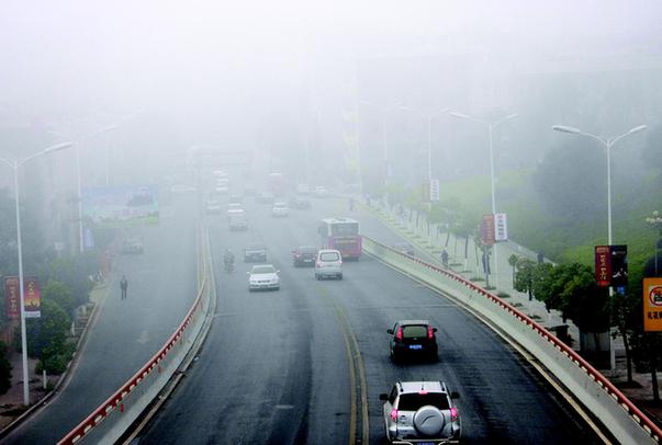 雾霾警示经济发展应以保护环境为前提