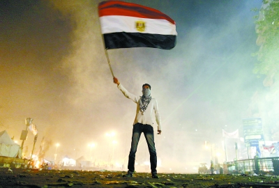 埃及全国多地爆发大规模示威纪念埃及民主革命