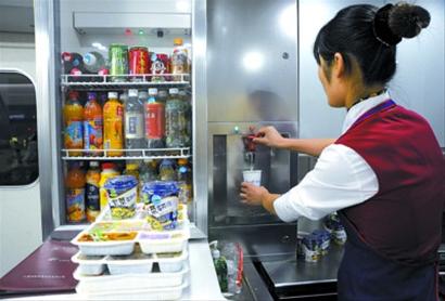 动车被指热衷卖高价盒饭 某趟列车上15元盒饭
