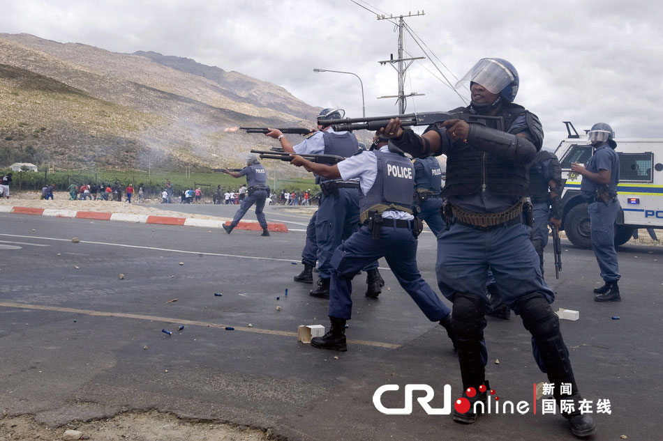 家庭月总收入_警察月收入(2)