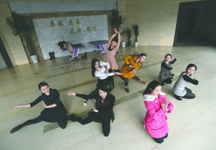 严肃哥逗笑护士妹妹