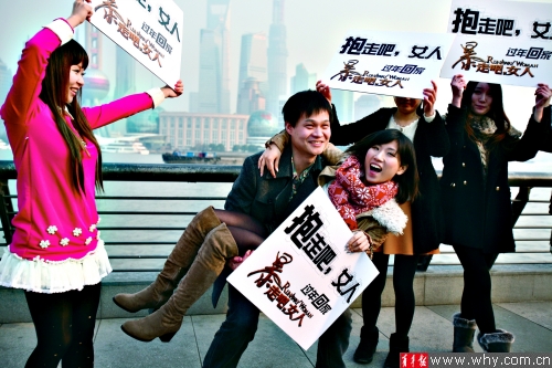 有爱<em>大胆</em>说出来 南京路上<em>美女</em>上街求抱走_资