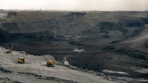 资料图:塔本陶勒盖露天煤矿,产出煤炭质量很高