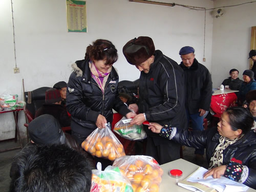 鹤峰县走马镇福利院温馨迎春节(图)