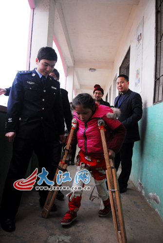 图片故事:这个女孩身边充满正能量(组图)