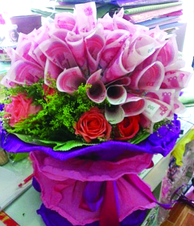 送玫瑰?不,哥送的是有钱花