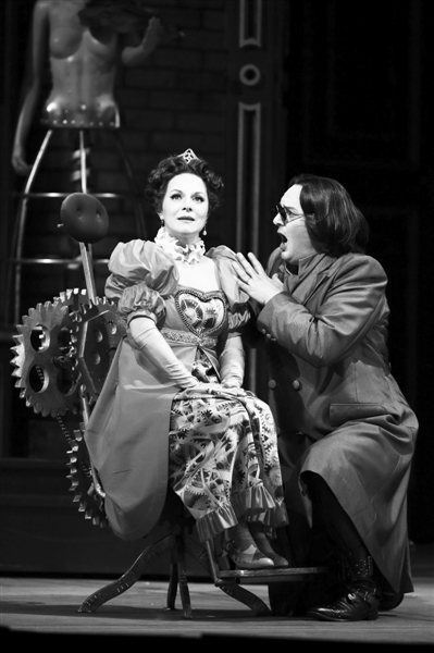 《霍夫曼的故事》 中国组不输国际明星