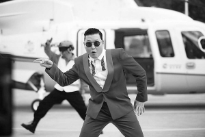 ...鸟叔教林志玲跳骑马舞照片曝光后,昨天鸟叔真人版《江南style... 图片 26k 300x200