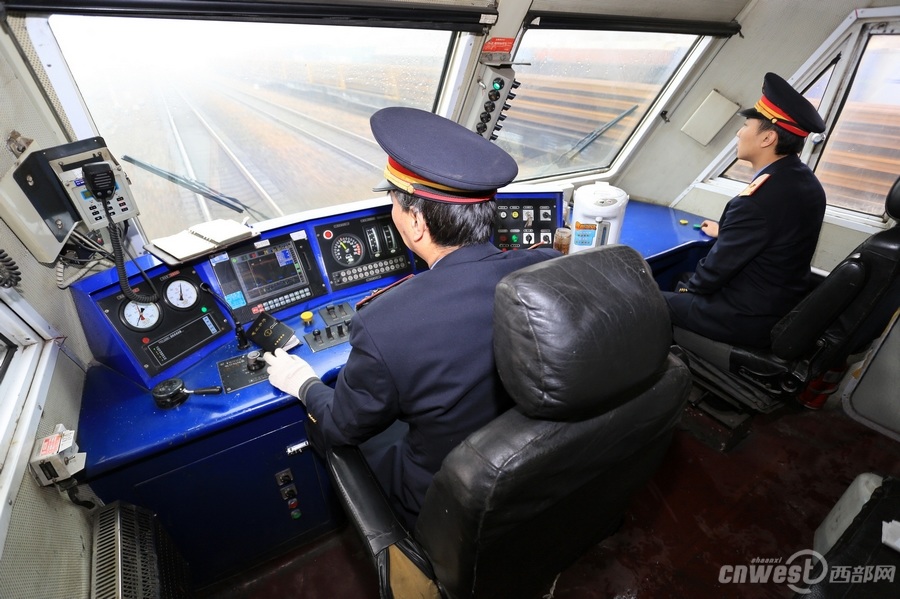 图片故事:打虎亲兄弟 春运父子兵