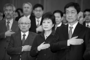 韩国史上首位女总统朴槿惠今日零时接棒 上午
