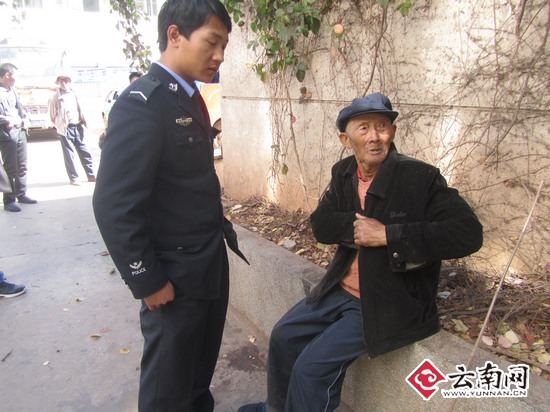 昆明铁警为民助人为乐 走失老人安全返家(图)