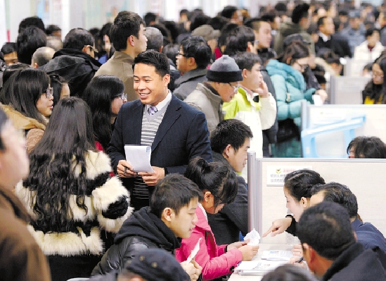 2月18日,杭州人才市场举行新春首场招聘会,超