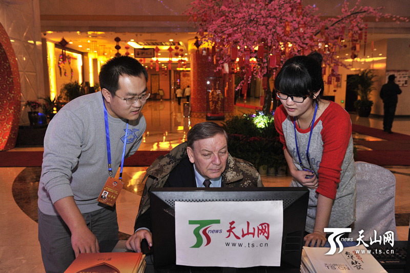 艾力更·依明巴海:新疆人应走出去多了解外面