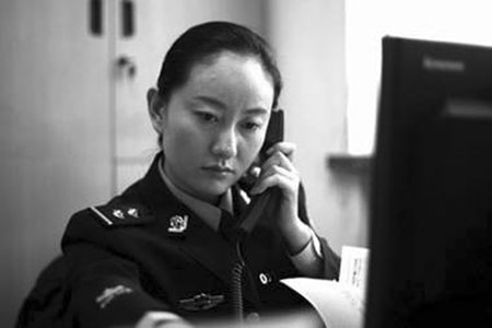 我国首个实名认证<em>女网警</em>微博粉丝近190万 刷微