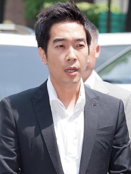 韩艺人高英旭涉嫌<em>强奸未成年少女</em>被<em>判</em>7年_资