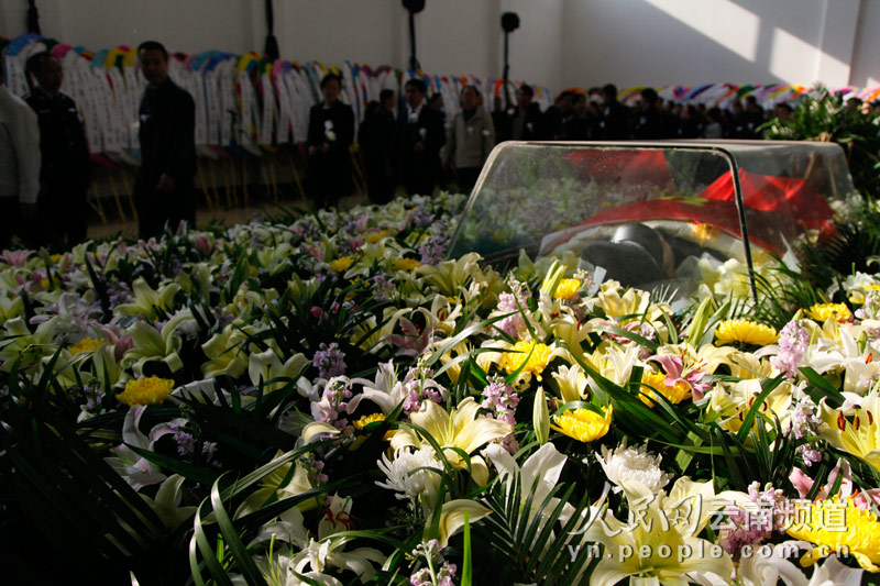 沉痛悼念刘军同志.(昆明