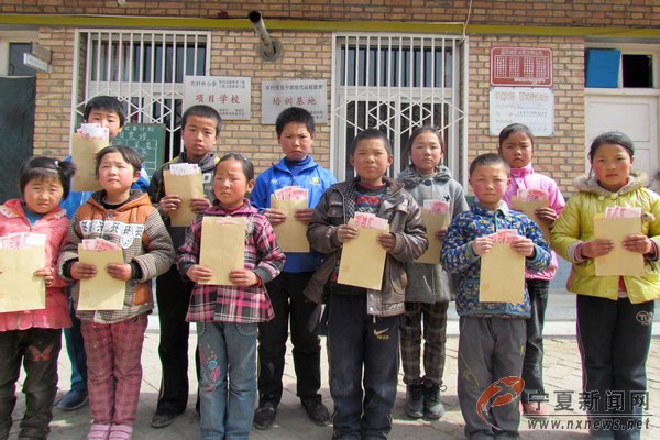 浙江宁波百川爱心志愿团助学忙 50名山区特困