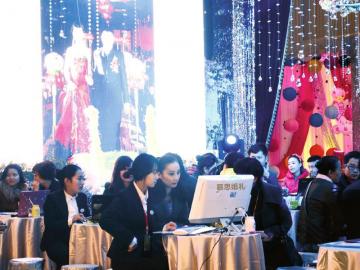 一站完婚成都婚博会周六开幕