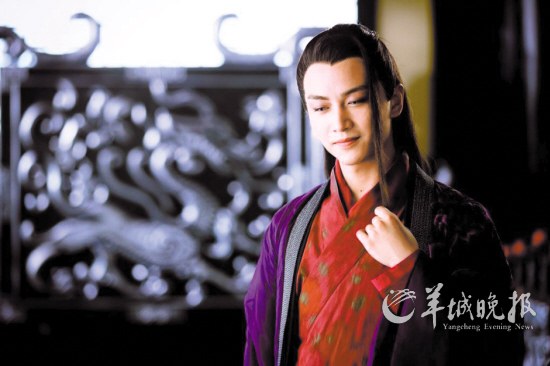 强吻、强抱,林平之就这样俘获岳灵珊!