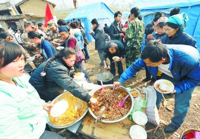 热气腾腾的"大锅饭"