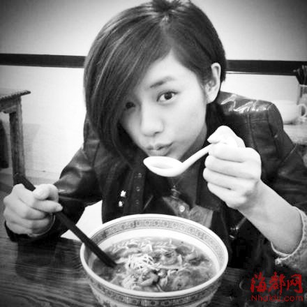 知名博主曝 伊一男友是IT男