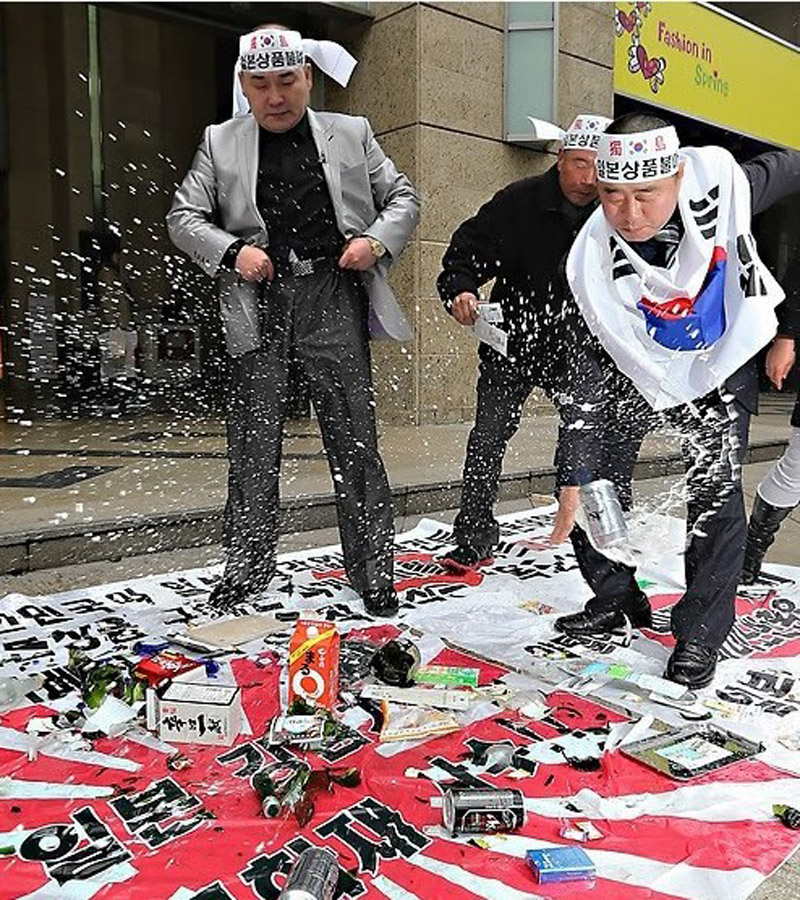 韩国18个爱国团体闹市销毁日货 呼吁全民抵制