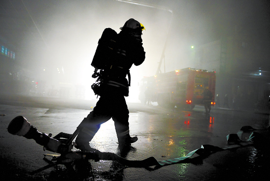 专挑夜晚 消防演习