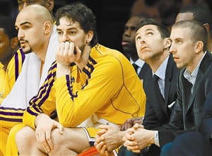 悬崖边上的没落贵族