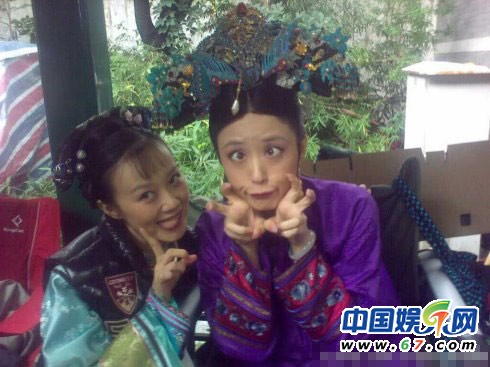 华妃蒋欣与流朱饰演者战菁一