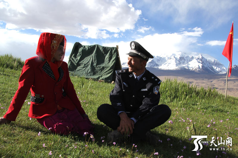 新疆帕米尔高原最美警察帐篷哥工作生活掠影