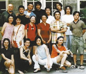 刘烨晒昔日中戏合影