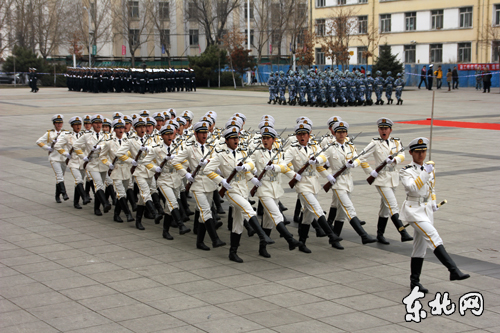 哈工程海军国防生大阅兵 锻造新时代火蓝刀锋