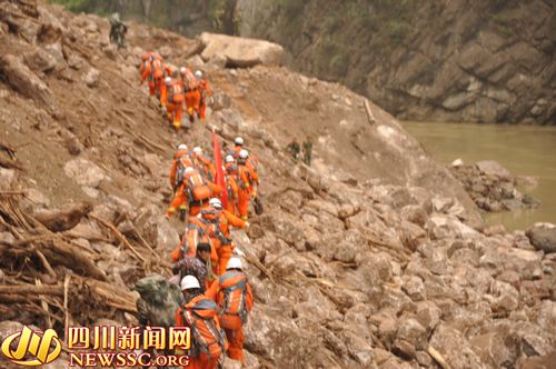 步行人的速度为5公里每小时,骑车人的速度为1