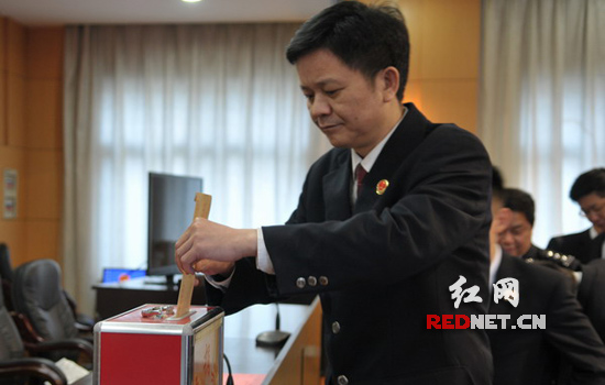 雅安地震_雅安地震捐款 人均(3)