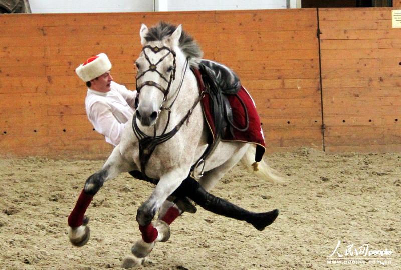 俄罗斯克林姆林骑术学院为大型马术比赛热身