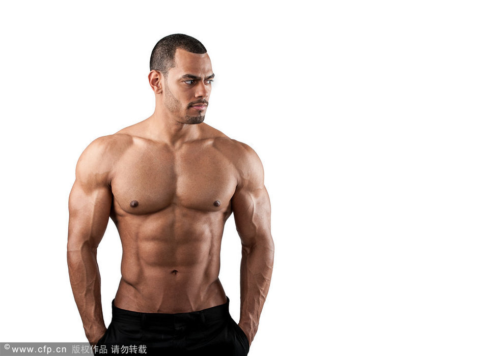 西班牙球星劲爆写真 大秀八块腹肌