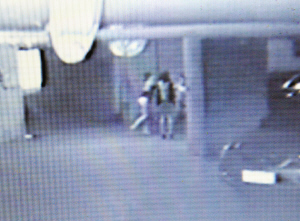 10岁小学生回家路上手机被两女借走