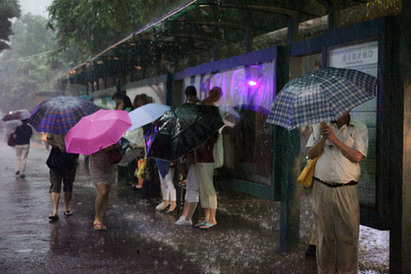 今日下午4点半左右 广州突降强暴雨(图)