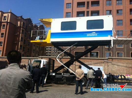 新疆机场残疾旅客升降车 为特殊旅客提供服务