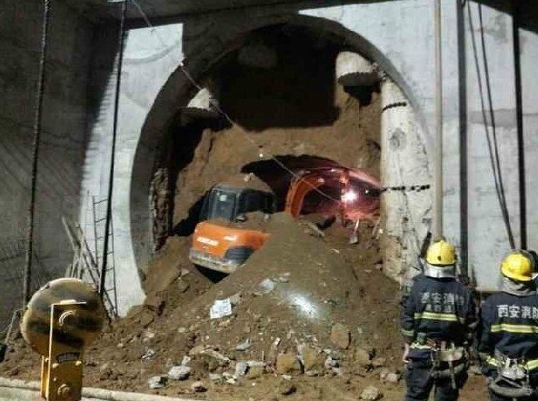 西安地铁工地塌方5人被困 遭埋压伤者均系四川